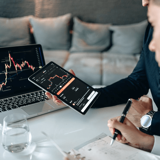 CrownHub tým odborníků na kryptoinvestice